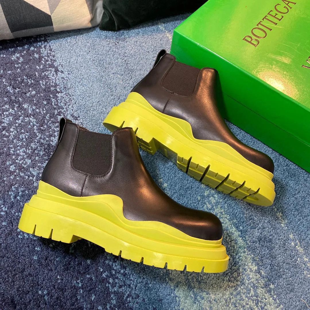 image of Bottega Veneta Oc11Z10324 Tire Boots In Black & Sea Grass in Black/Sea Grass, Men's (Size 9)