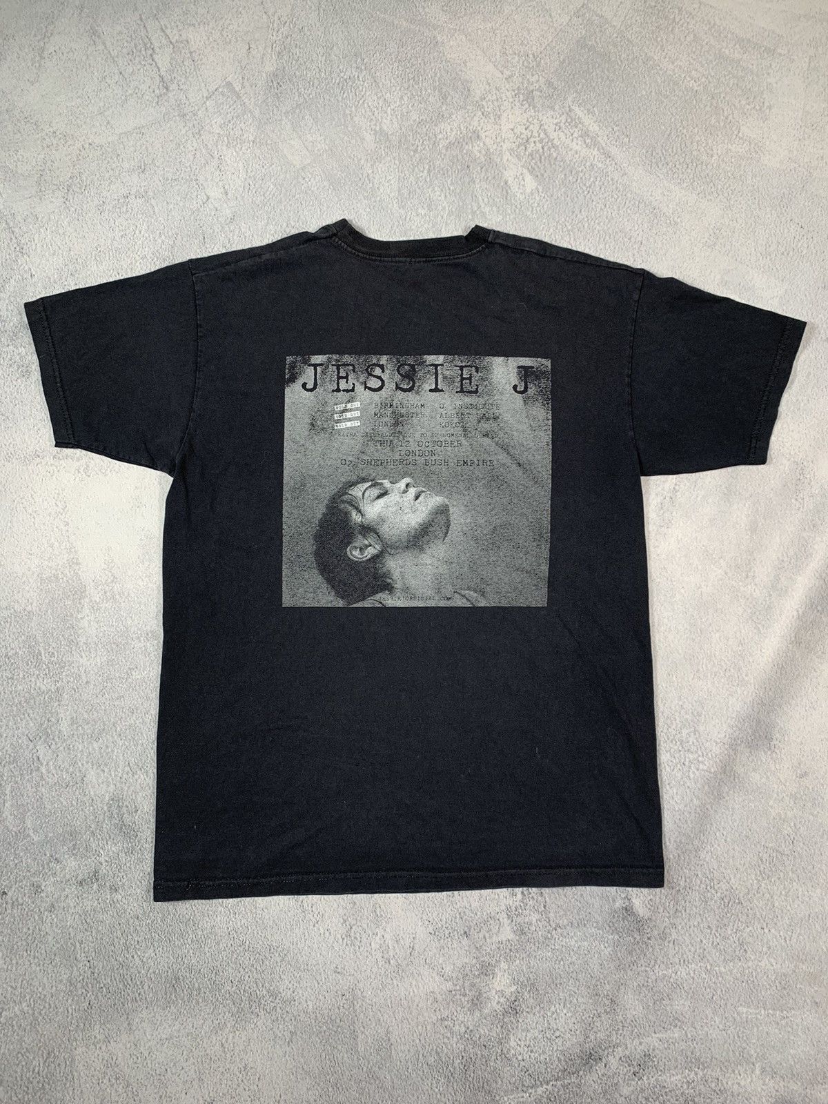 Band Tees Vintage Y2K Jessie J tour band tee biglogo streetwear size M Size US M / EU 48-50 / 2 - 5 Thumbnail
