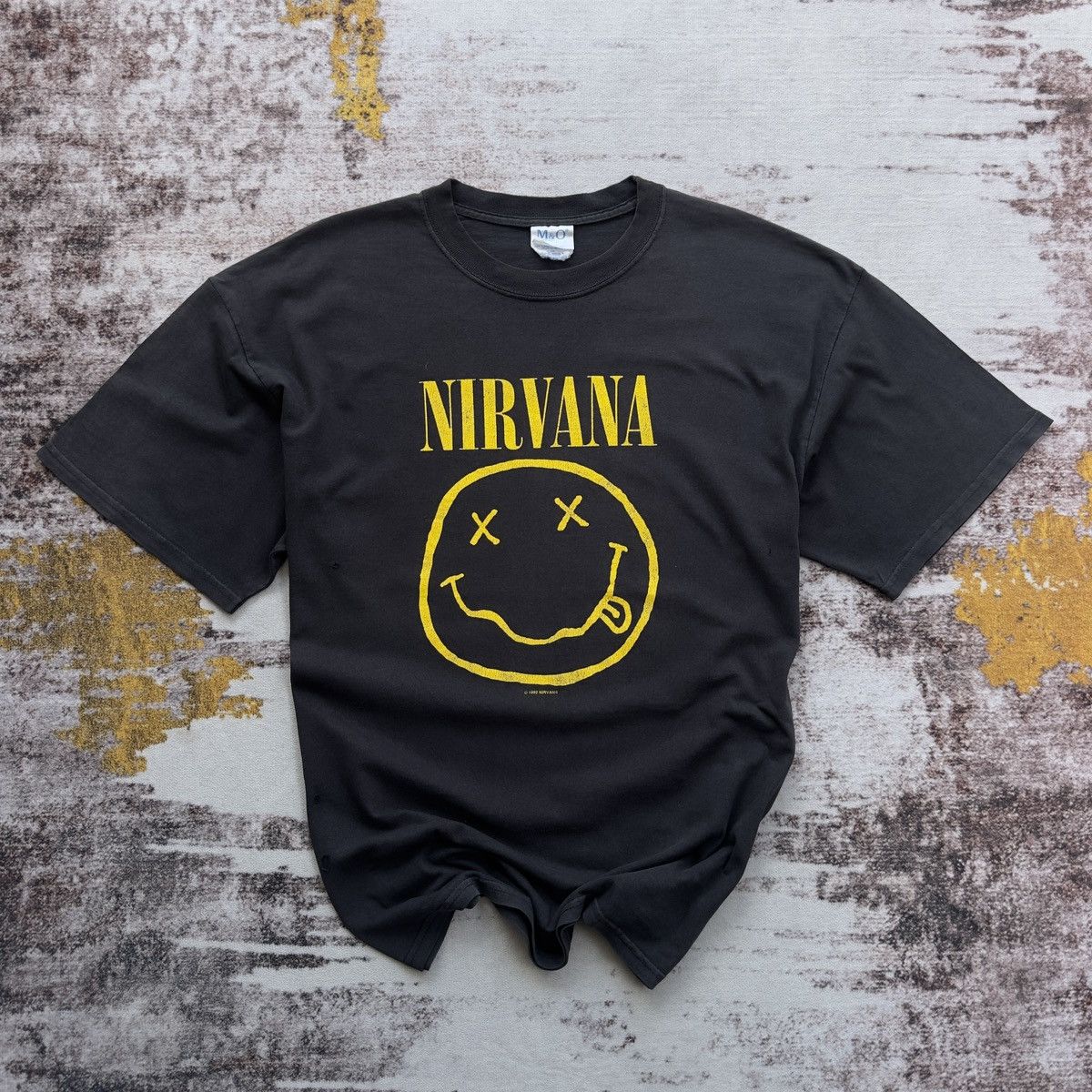 Band Tees VINTAGE NIRVANA COPYRIGHT 1992 SMILEY FACE 90’S Size US L / EU 52-54 / 3 - 1 Thumbnail