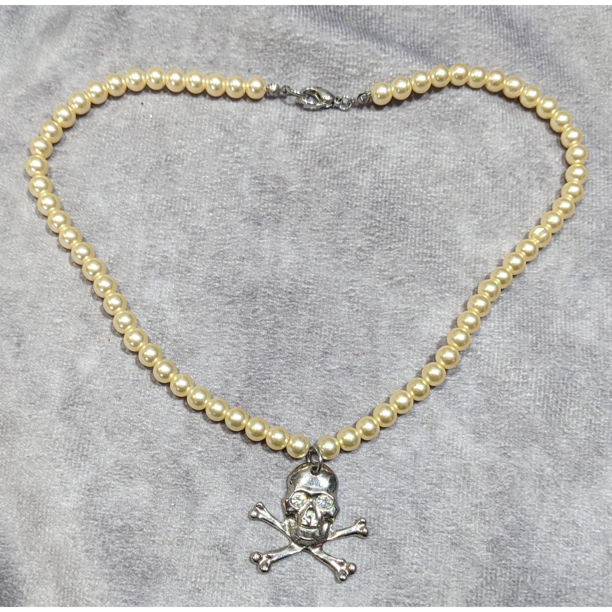 Other Gothic Pirate Faux Pearl Jolly Roger Necklace Size ONE SIZE - 6 Thumbnail