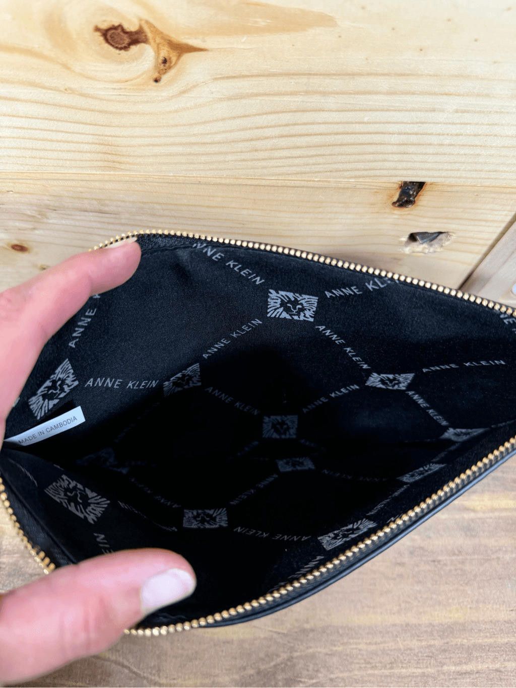 Designer Anne Klein Women's Black Leather Wristlet Clutch Bag Casual Size ONE SIZE - 5 Thumbnail