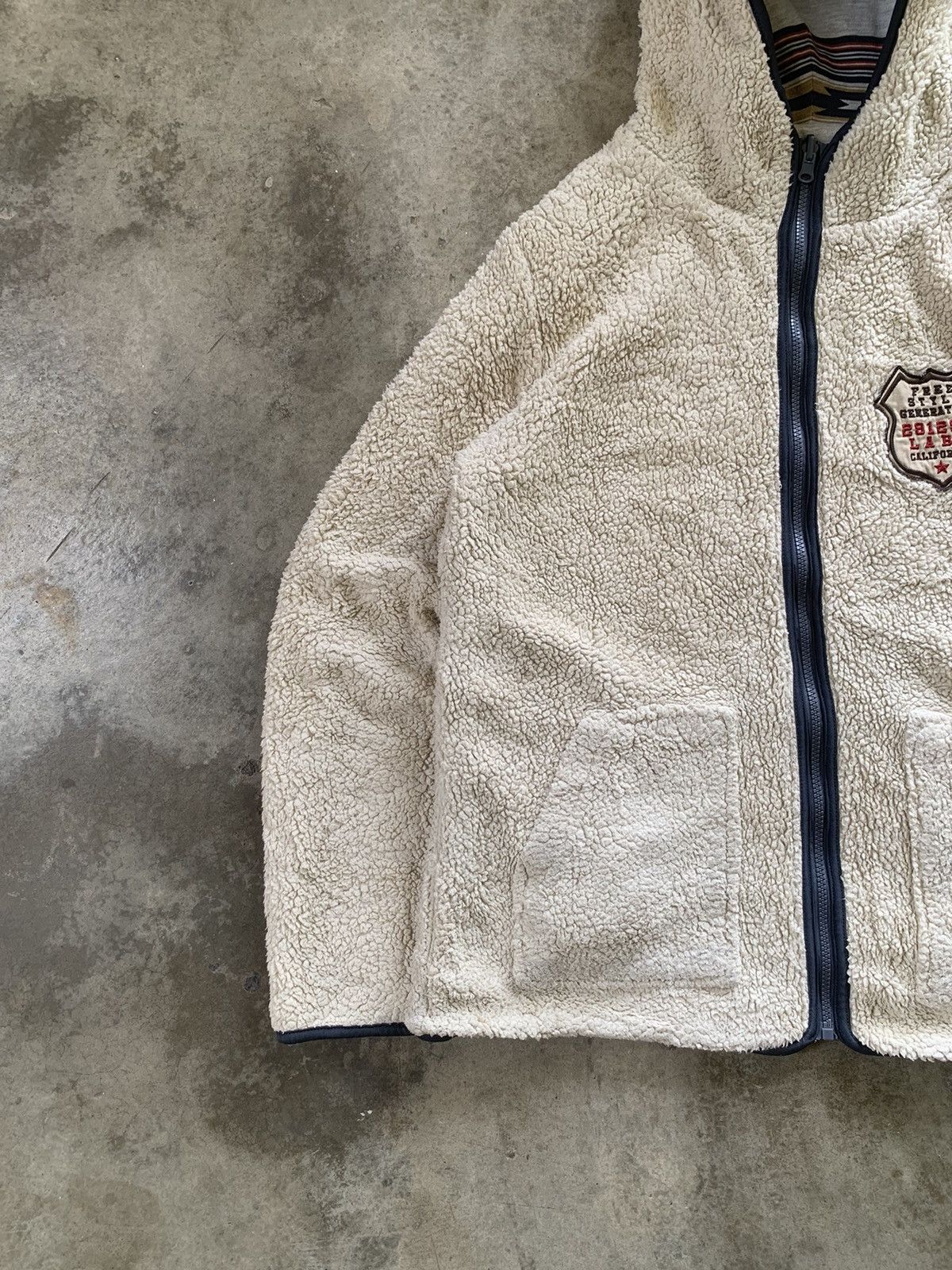 Japanese Brand rare 291295LABO reversible fleece/native design hoodie Size US L / EU 52-54 / 3 - 10 Thumbnail