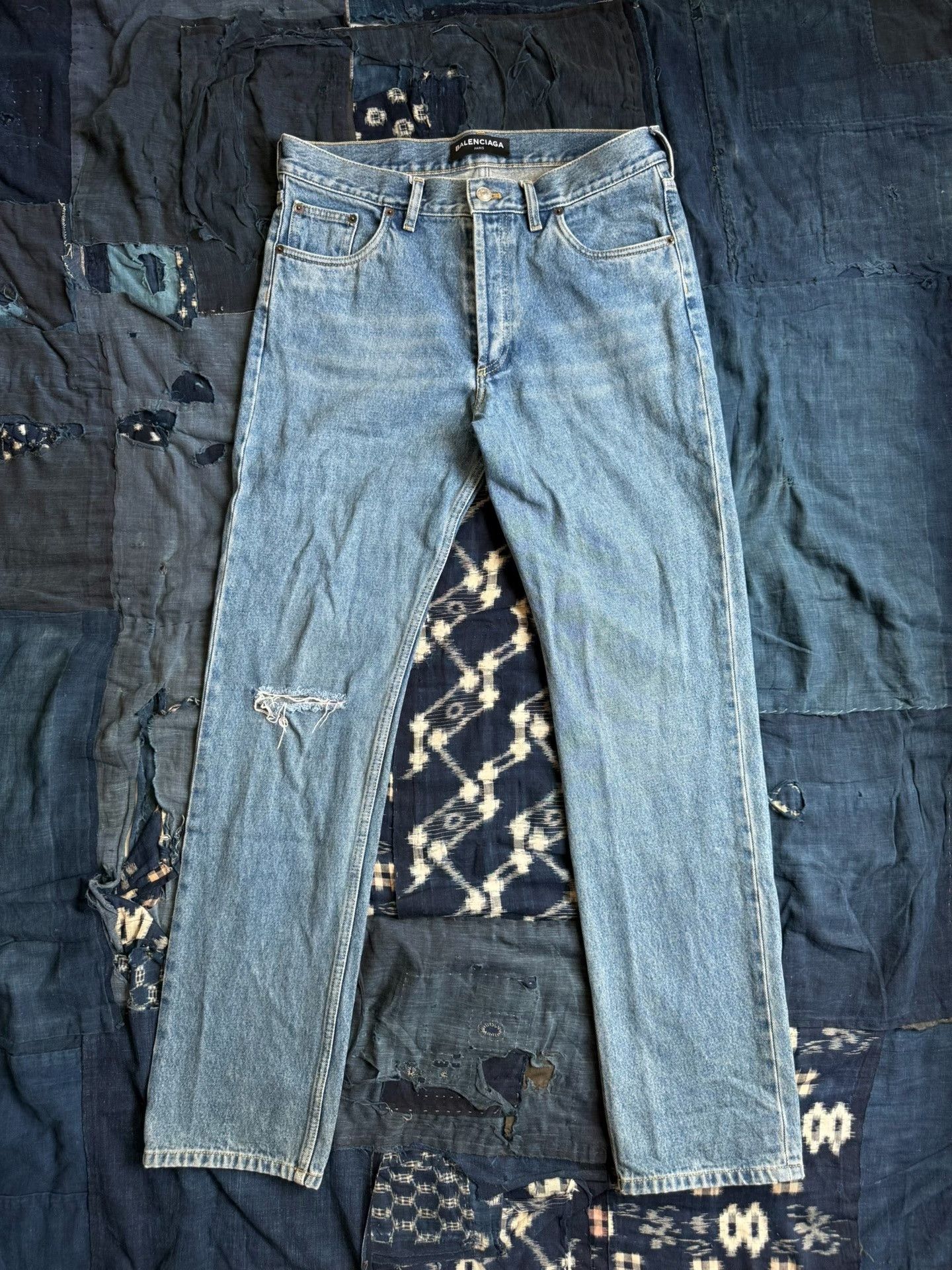 Balenciaga Balenciaga Distressed Vintage Jeans Size US 26 / EU 42 - 1 Thumbnail