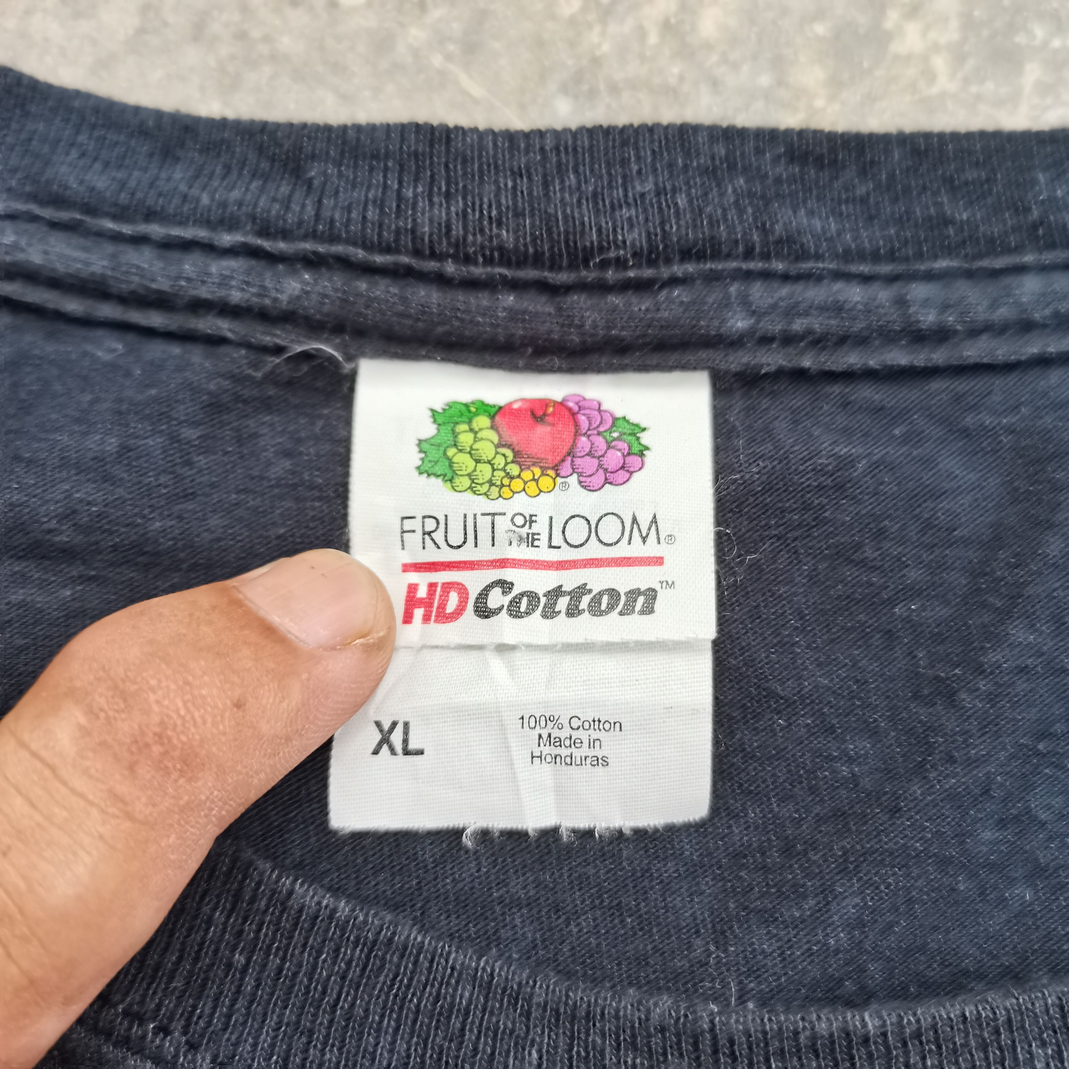 Fruit Of The Loom × Vintage Vintage Fruit Of The Loom Black Tee Size XL Size US XL / EU 56 / 4 - 5 Thumbnail