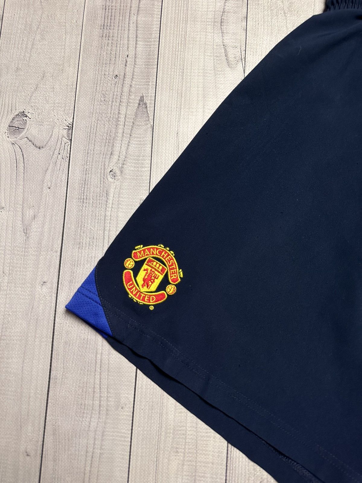 Nike × Vintage Vintage Nike total 90 Manchester United soccer shorts XL Size US 36 / EU 52 - 2 Thumbnail
