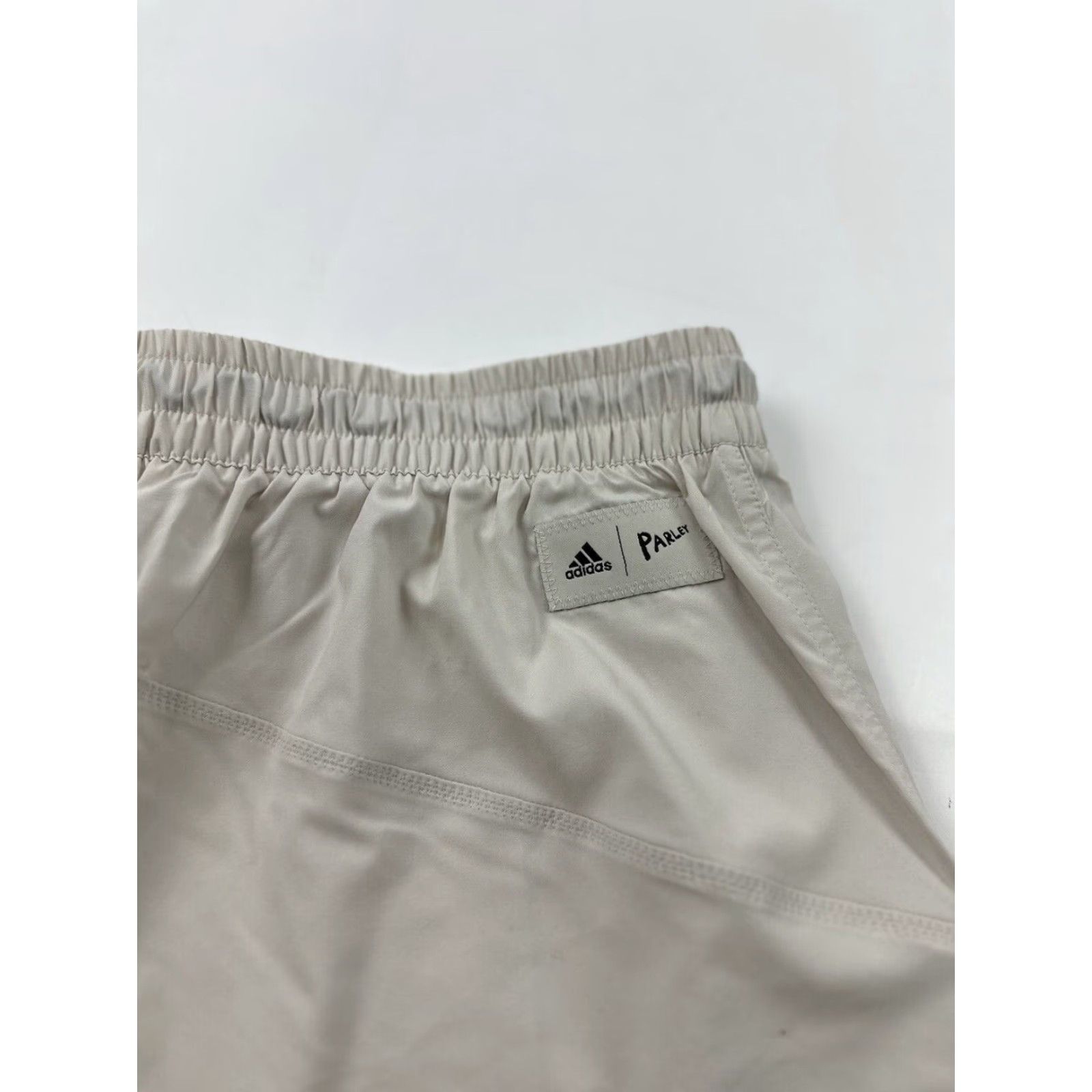 Adidas Adidas Run For The Oceans Women's Athletic Shorts Beige XL Extra Large Size 40" / US 18 - 7 Thumbnail