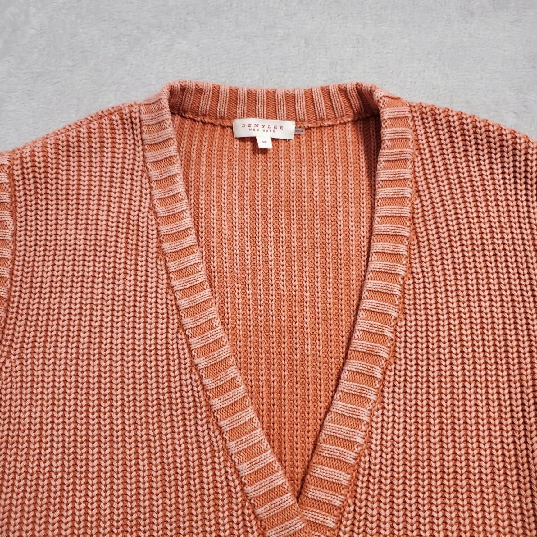 Vintage VINTAGE DEMYLEE Sweater Vest Women XS Coral Orange Layne Patch Pocket Boxy Heavyweight V-Neck Button Front Pockets Cotton Demylee Size XS / US 0-2 / IT 36-38 - 4 Thumbnail