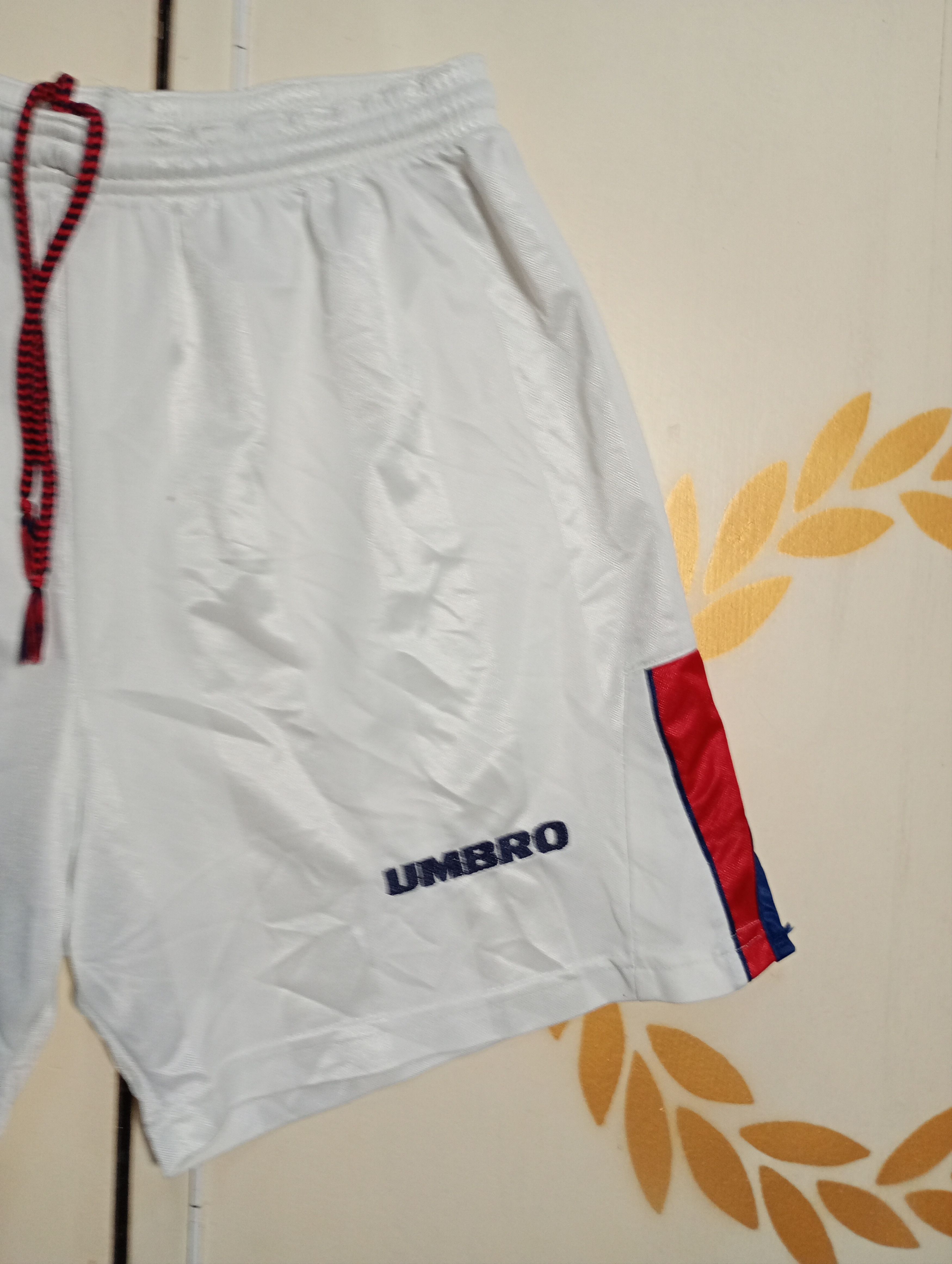 Umbro Umbro England Soccer shorts 1998-1999 Size US 32 / EU 48 - 4 Thumbnail