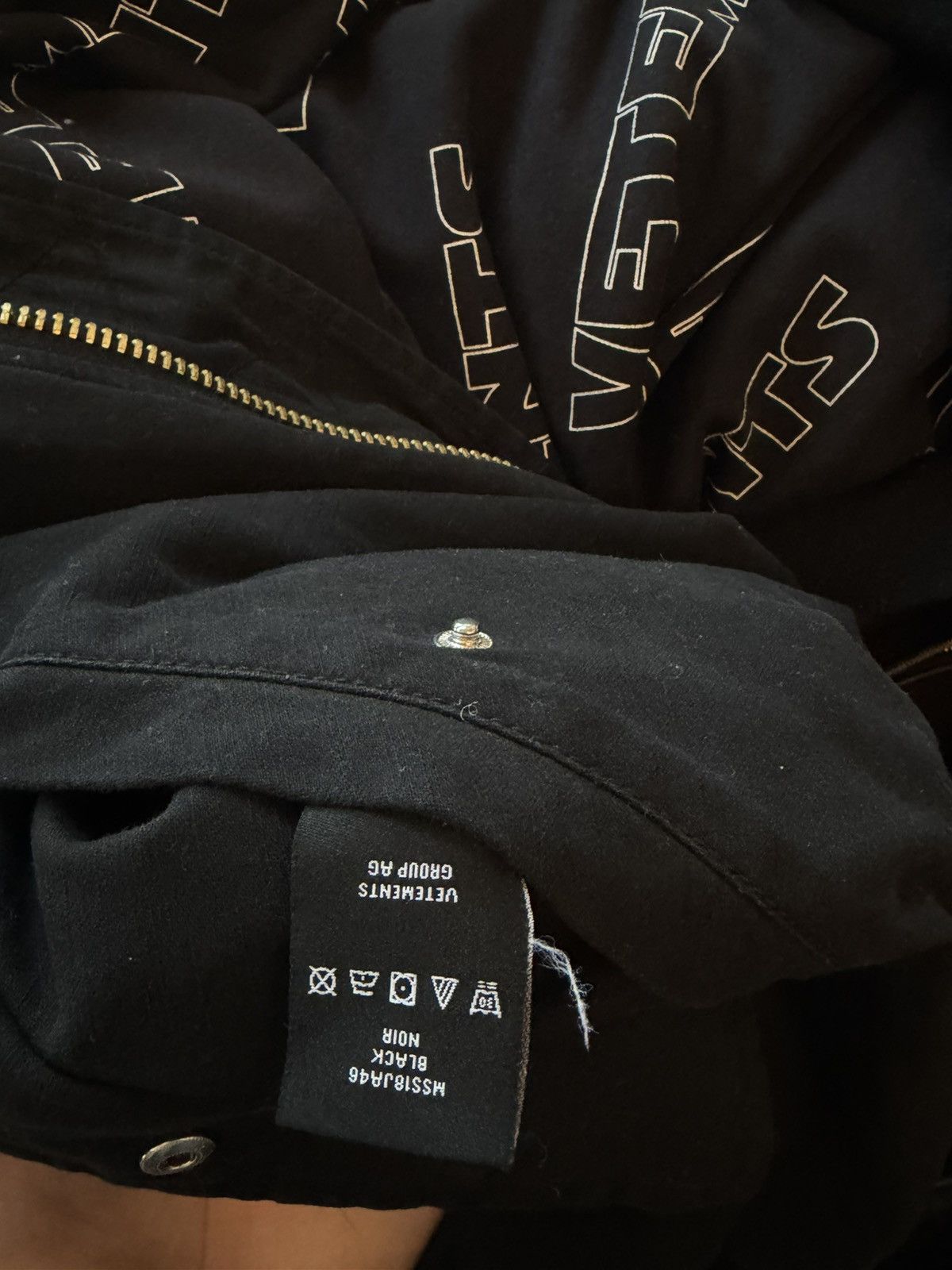 Alpha Industries × Vetements Vetements ss18 Emoji Bomber Size US S / EU 44-46 / 1 - 14 Thumbnail