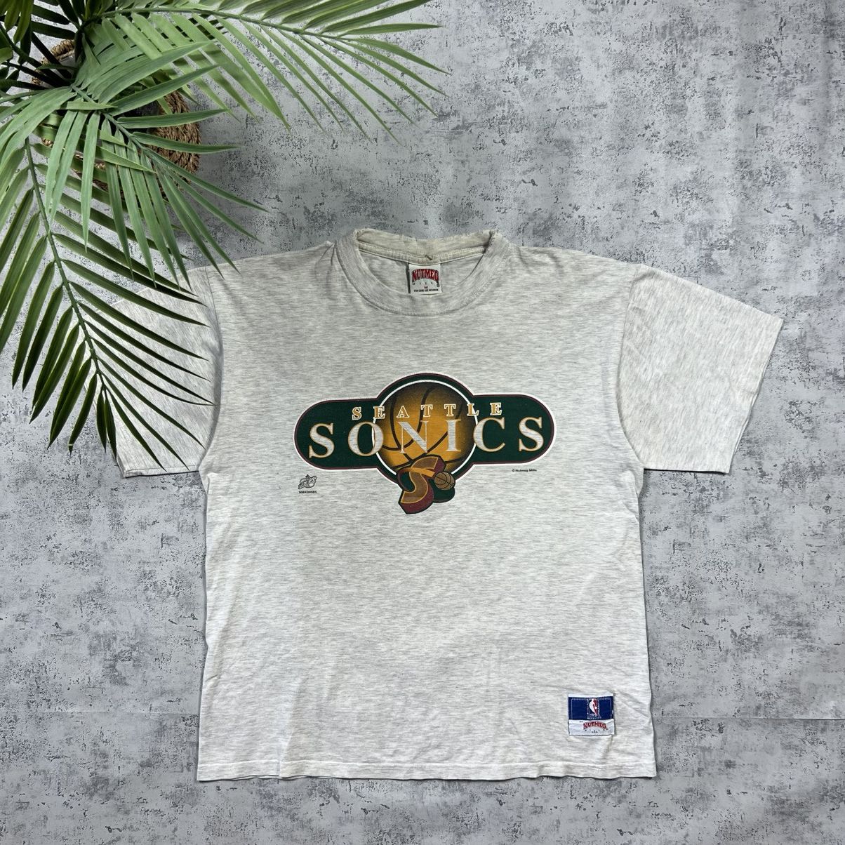 Nutmeg 90s Nutmeg Seattle Sonics Vintage NBA Oversized Tee T-Shirt Size US M / EU 48-50 / 2 - 1 Thumbnail