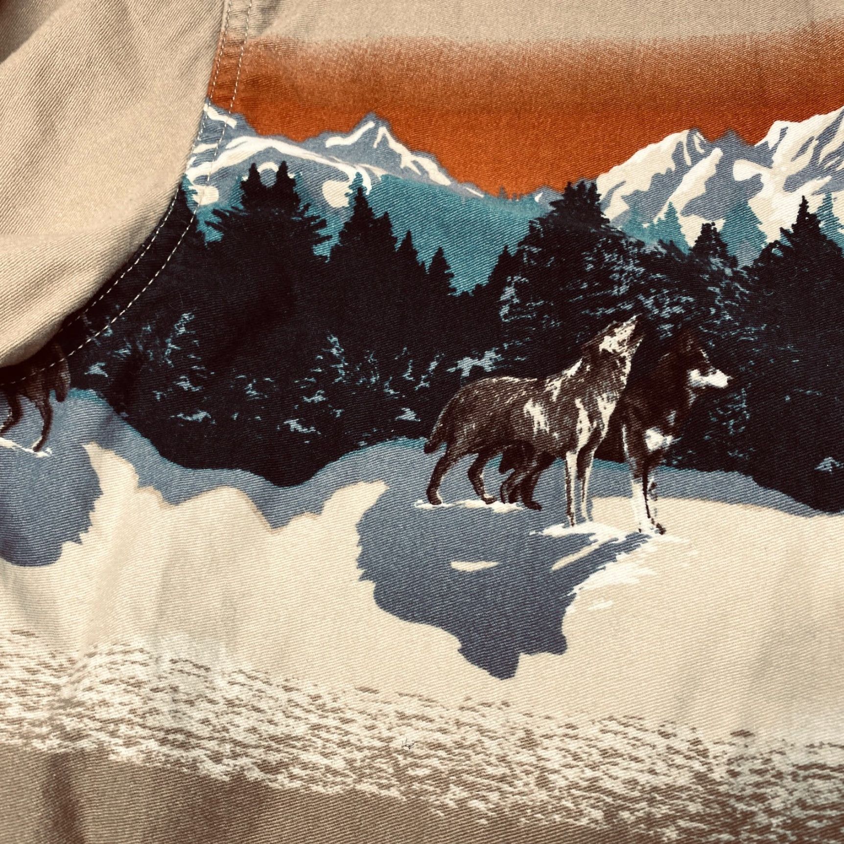 Croft & Barrow Croft Barrow Shirt Mens Large Wolf Pack Mountains Tan 100% Cotton Button-Up Casual Long Sleeve Size US L / EU 52-54 / 3 - 7 Thumbnail