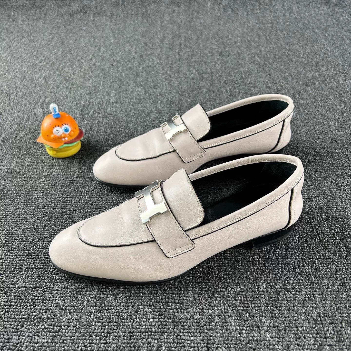 Hermes Hermes Silver Buckle Loafers Size 35 Size US 4 / IT 34 - 1 Thumbnail