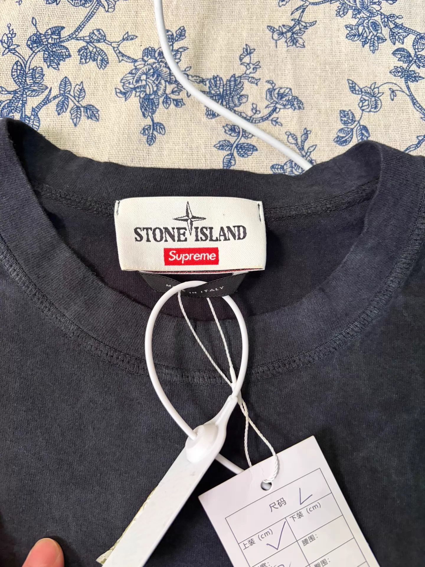 Supreme Supreme x Stone Island Pocket S/S T Vintage Wash L Size US L / EU 52-54 / 3 - 3 Thumbnail