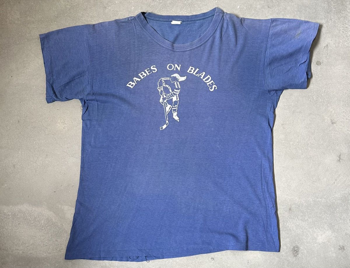 Vintage VINTAGE BABES ON BLADES TEE Size US L / EU 52-54 / 3 - 1 Thumbnail