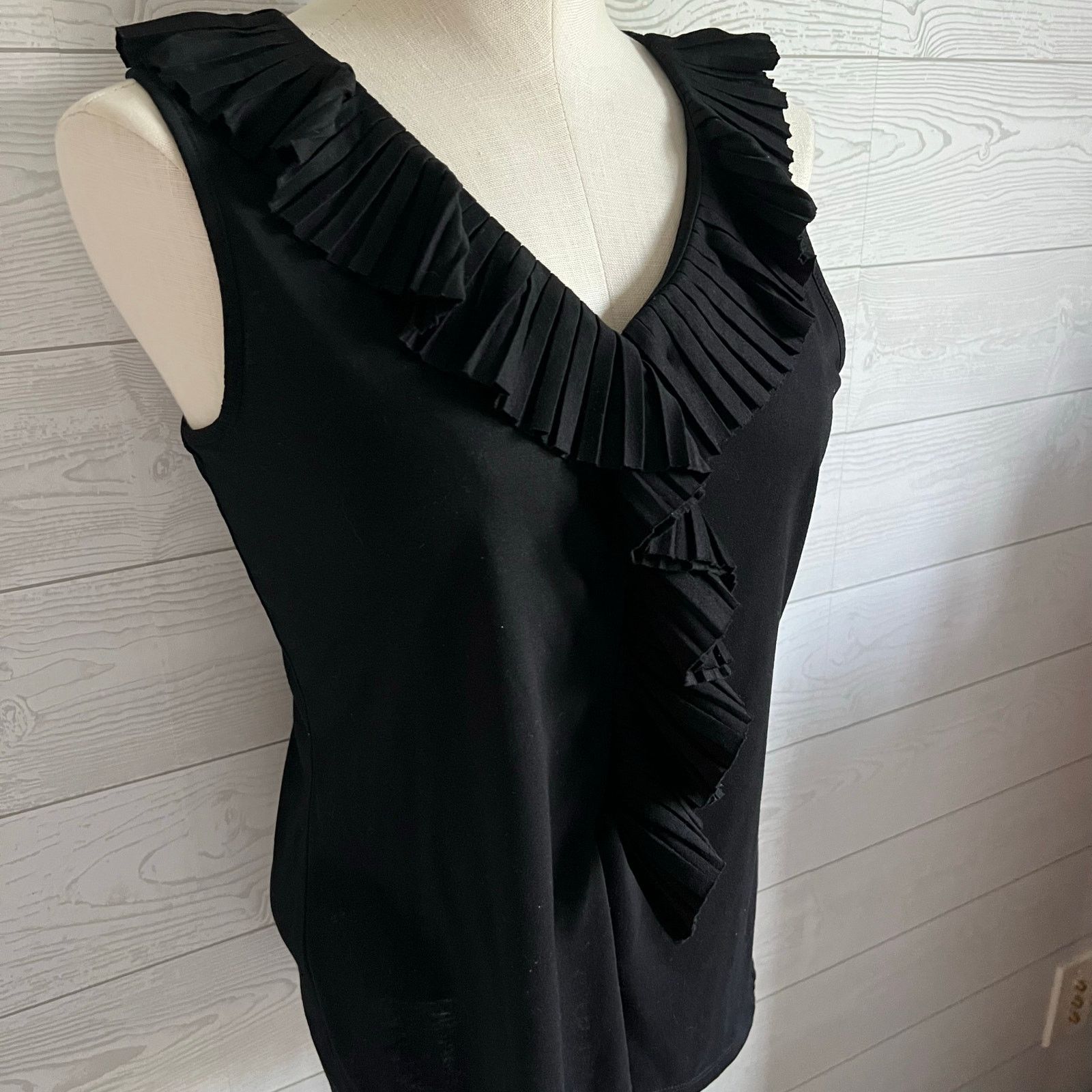 Other Talbots black sleeveless top pleated ruffle trim Size medium Size M / US 6-8 / IT 42-44 - 3 Thumbnail