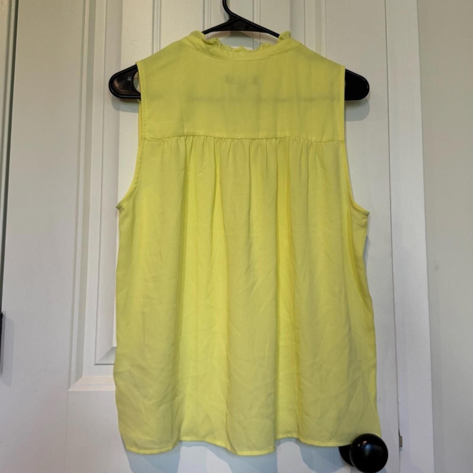 J.Crew NWT J. Crew Sleeveless Blouse in Sunny Yellow- Small Size S / US 4 / IT 40 - 3 Thumbnail