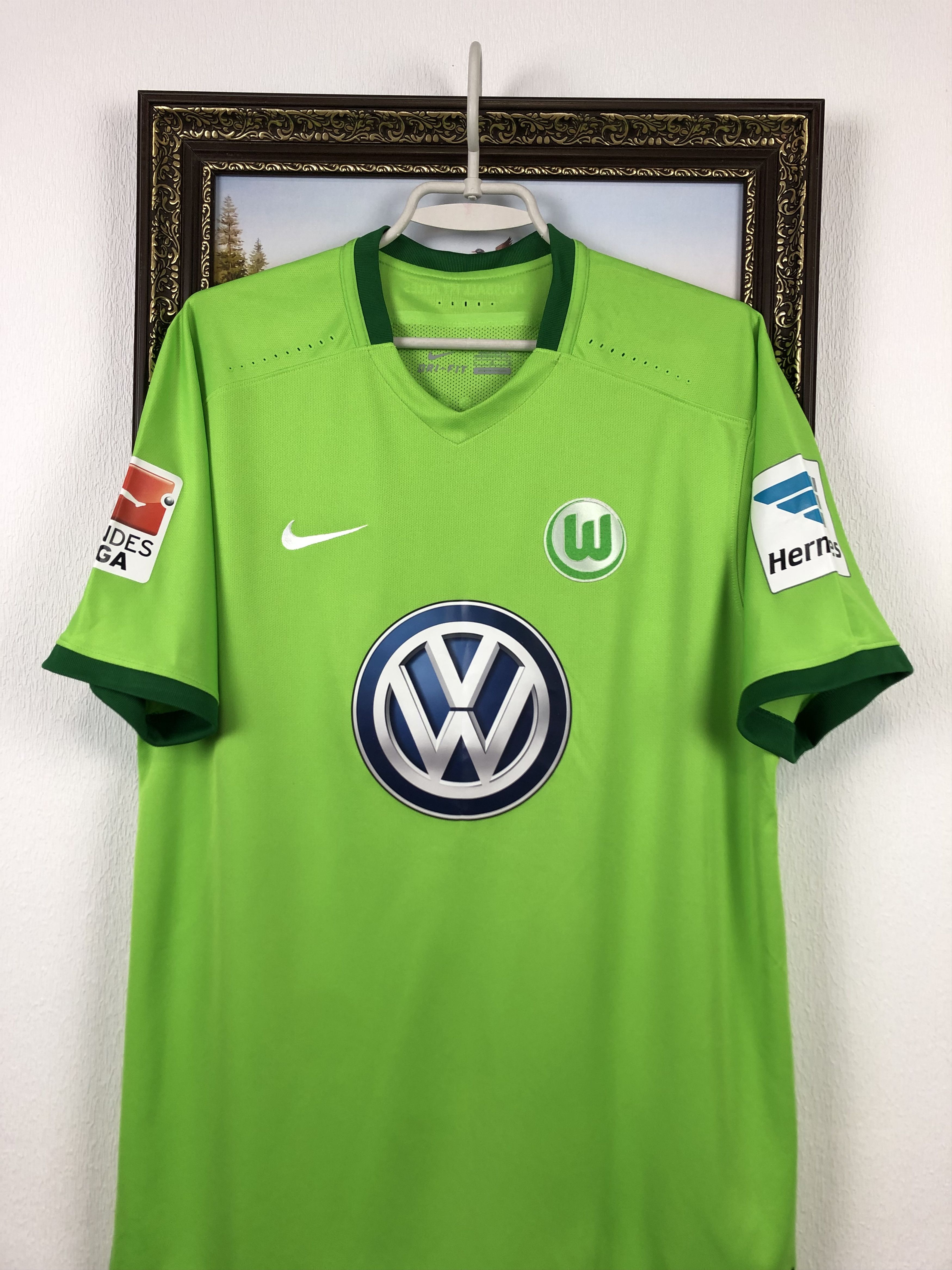 Nike Wolfsburg football shirt 2016 #4 Schafer Signed Player Issue Size US L / EU 52-54 / 3 - 4 Thumbnail