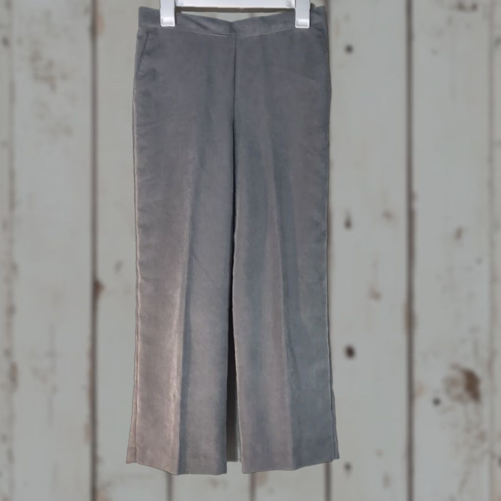 Vintage Alfred Dunner Corduroy Wide-Leg Pants Women Petite 10P Gray Elastic Waist Pockets 26in Inseam Size 32" / US 10 / IT 46 - 1 Thumbnail