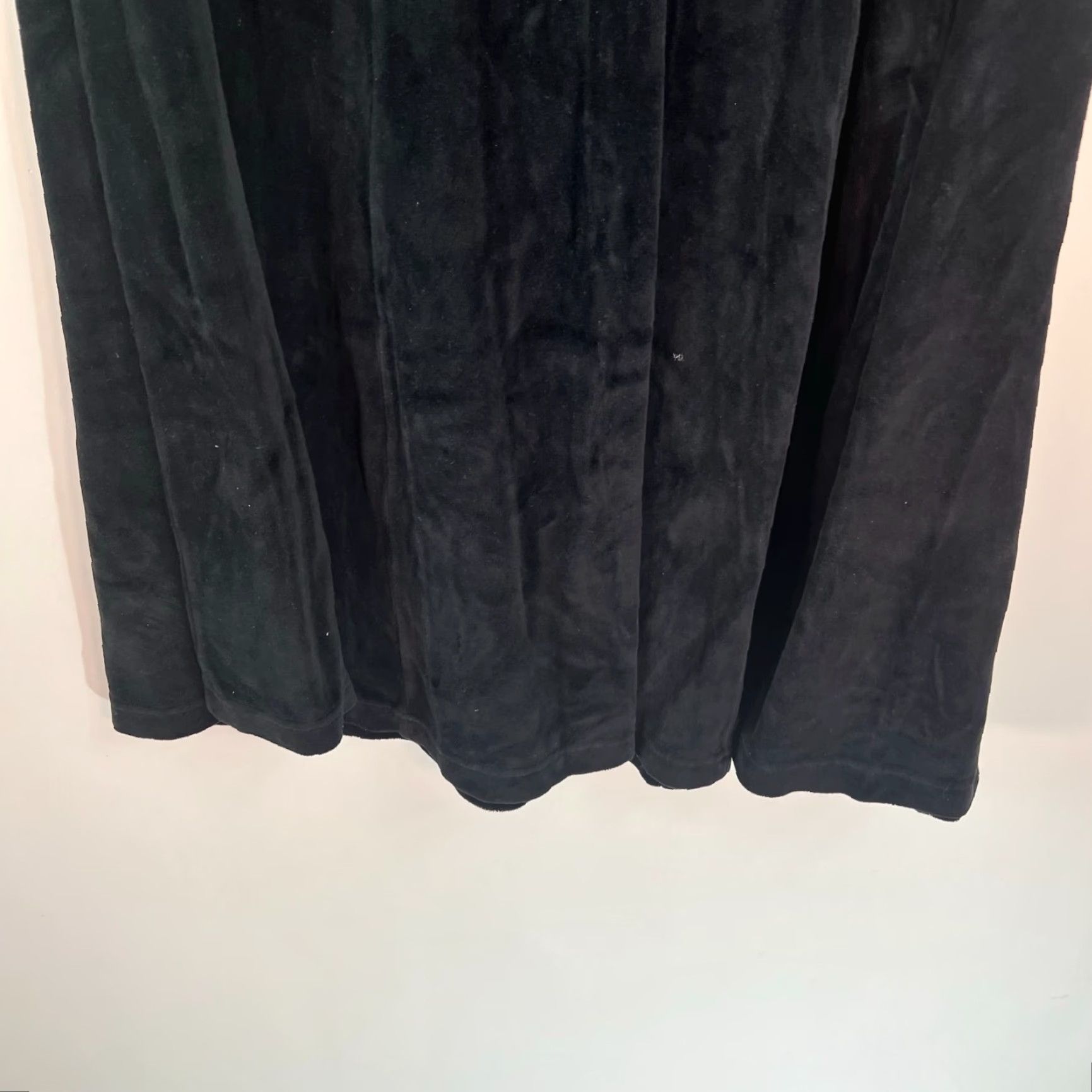 Velvet VINTAGE TiBuron Skirt Women Black Velvet Cotton Poly Blend Pleated Size XL Knee Length B Size 40" / US 18 - 4 Thumbnail