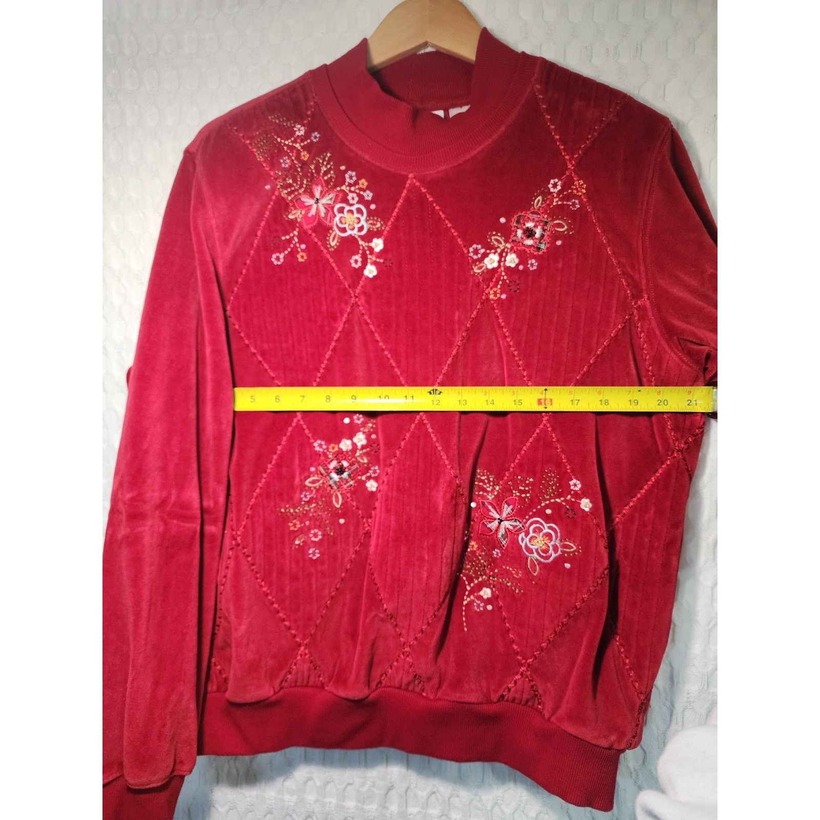 Other Alfred Dunner Vintage Medium Red Velvet Sweatshirt Size M / US 6-8 / IT 42-44 - 4 Thumbnail