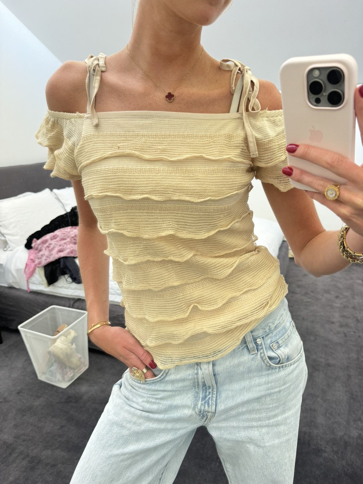 Vintage Ruffled off the shoulder vintage top with tie detail Size S / US 4 / IT 40 - 2 Thumbnail