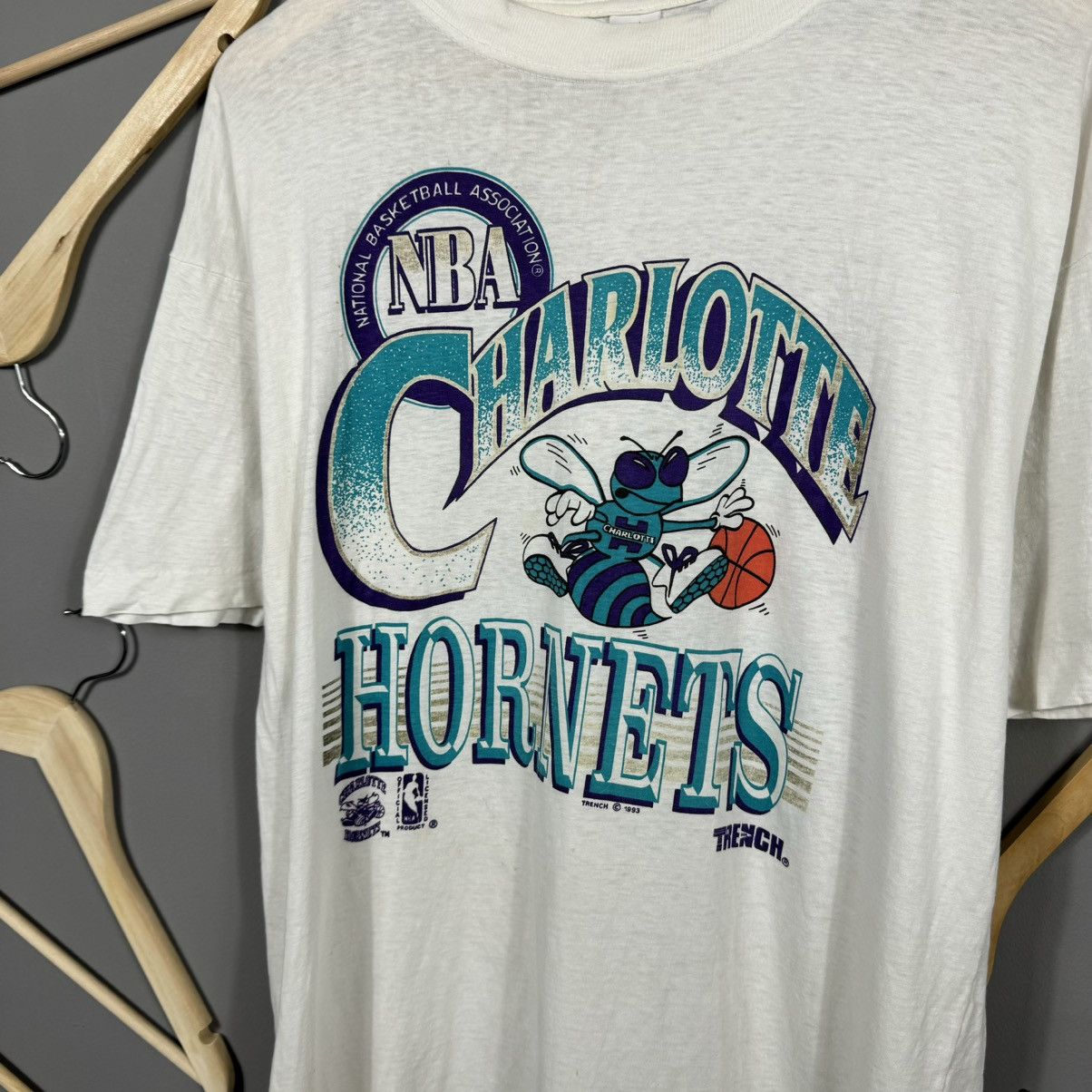 NBA Vintage 1993 Charlotte Hornets NBA T-shirt Size US XL / EU 56 / 4 - 5 Thumbnail