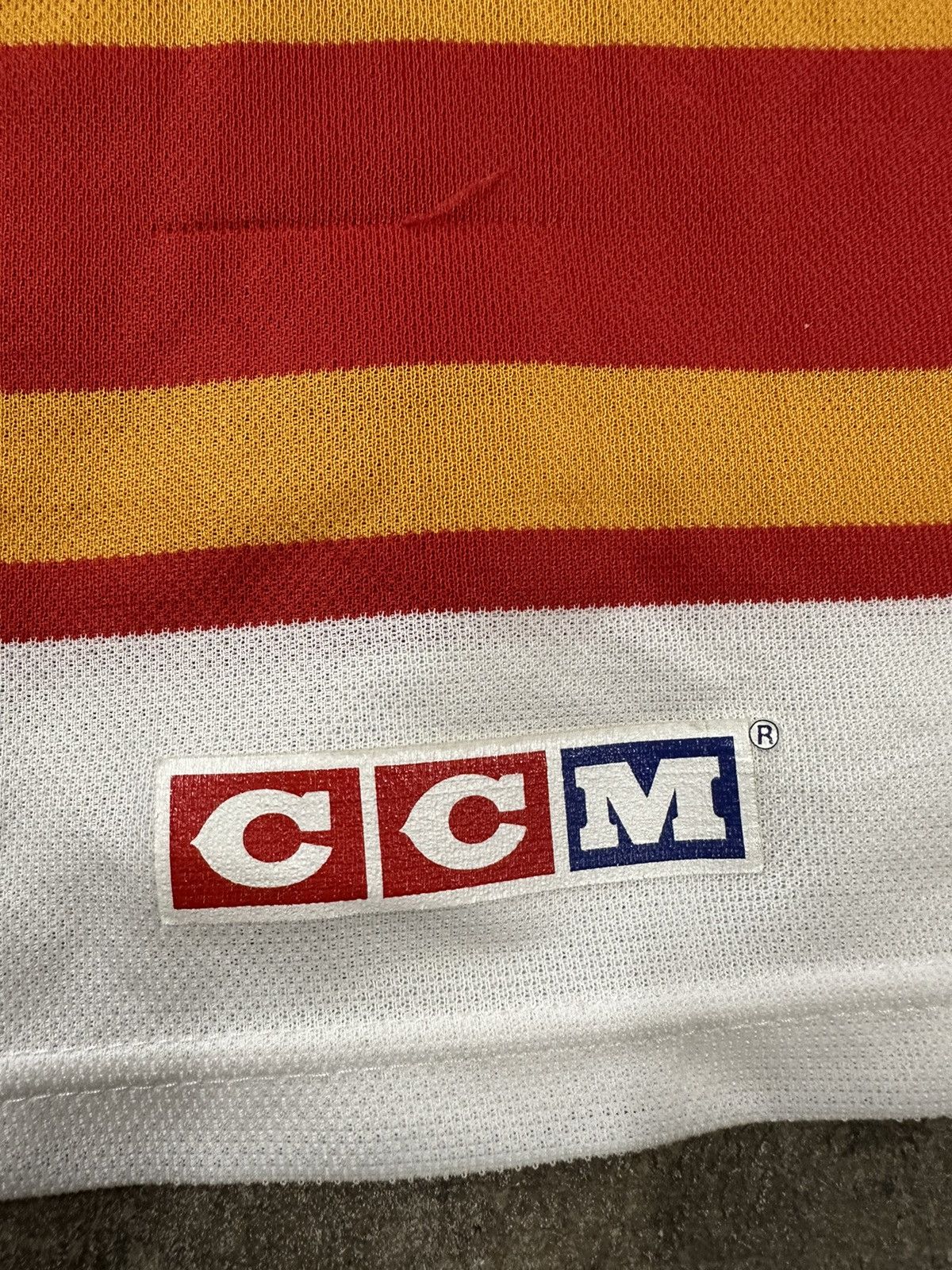 Ccm Vintage 90s CCM Calgary Flames NHL Hockey Jersey Size US M / EU 48-50 / 2 - 13 Thumbnail