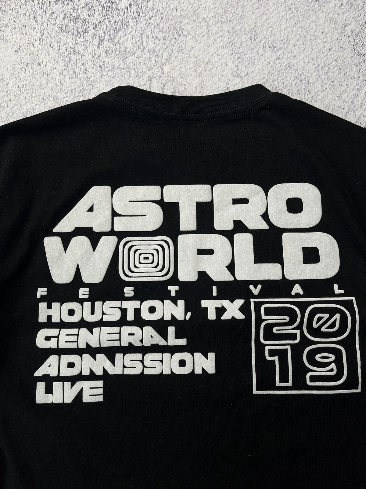 Vintage Travis Scott Astroworld Staff 2019 T-shirt Size S Size US S / EU 44-46 / 1 - 12 Thumbnail