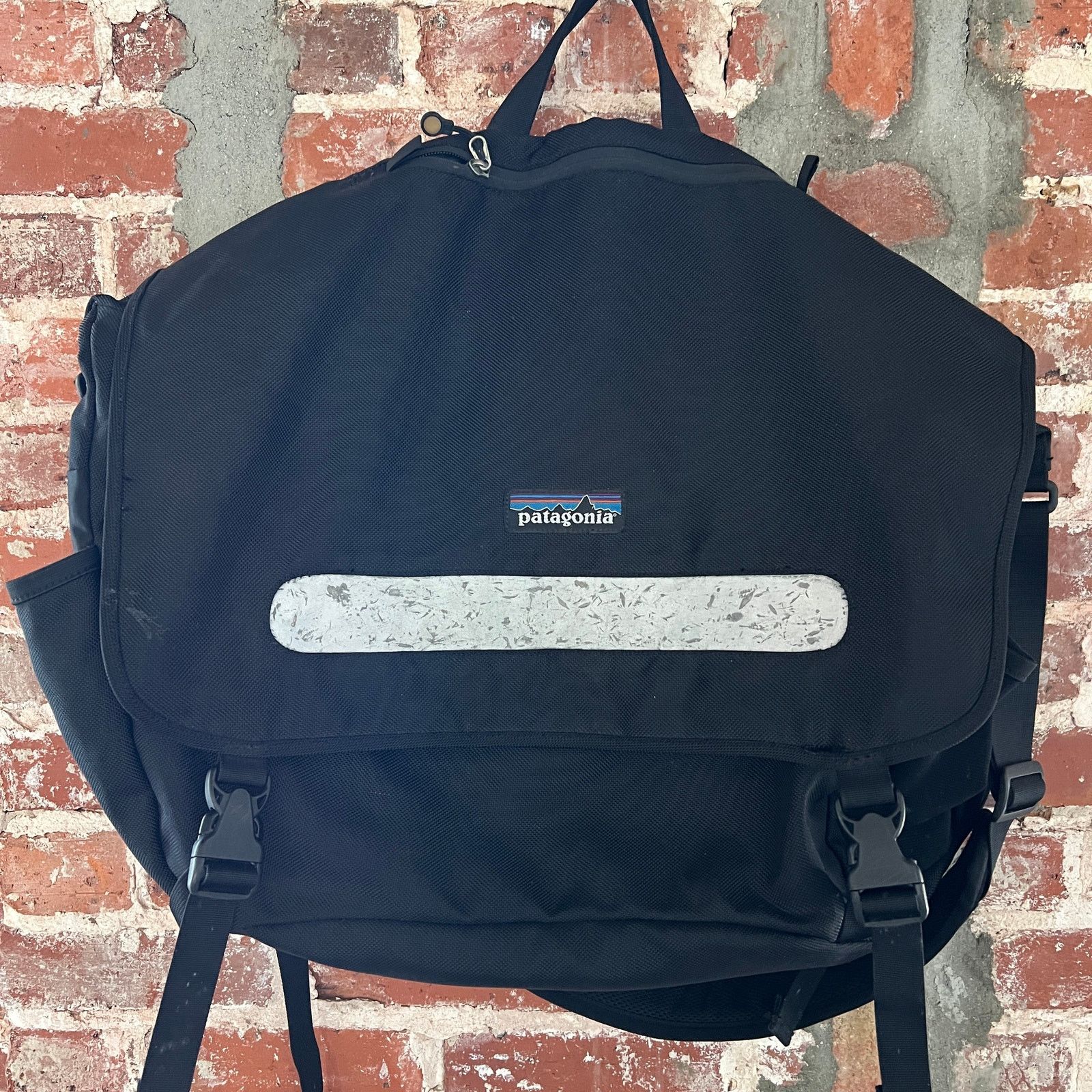 Patagonia VTG PATAGONIA Critical Mass Black Messenger Bag Size ONE SIZE - 1 Thumbnail