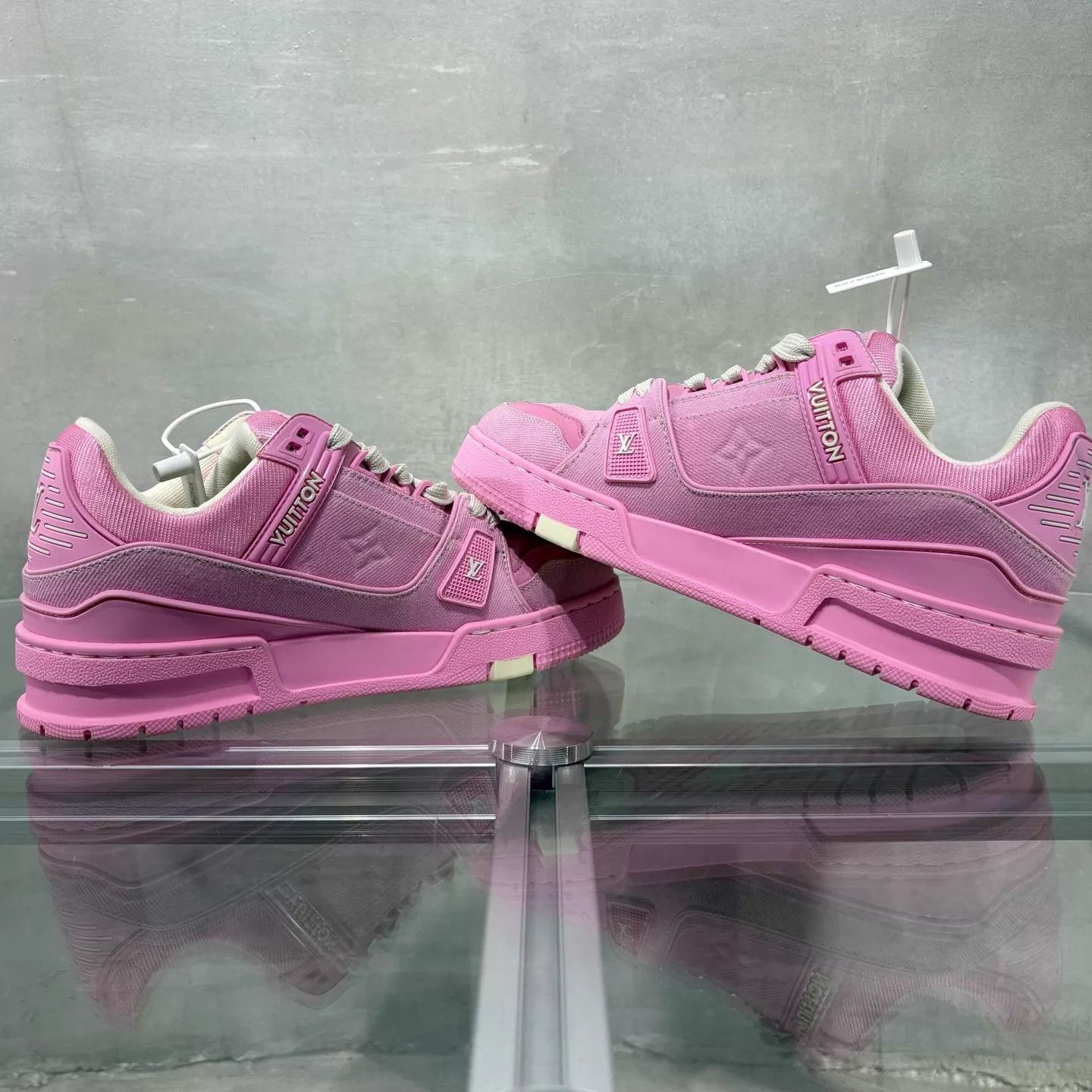 Louis Vuitton LV Trainer Pink Denim UK3.5 EU37.5 Size US 7 / IT 37 - 5 Thumbnail