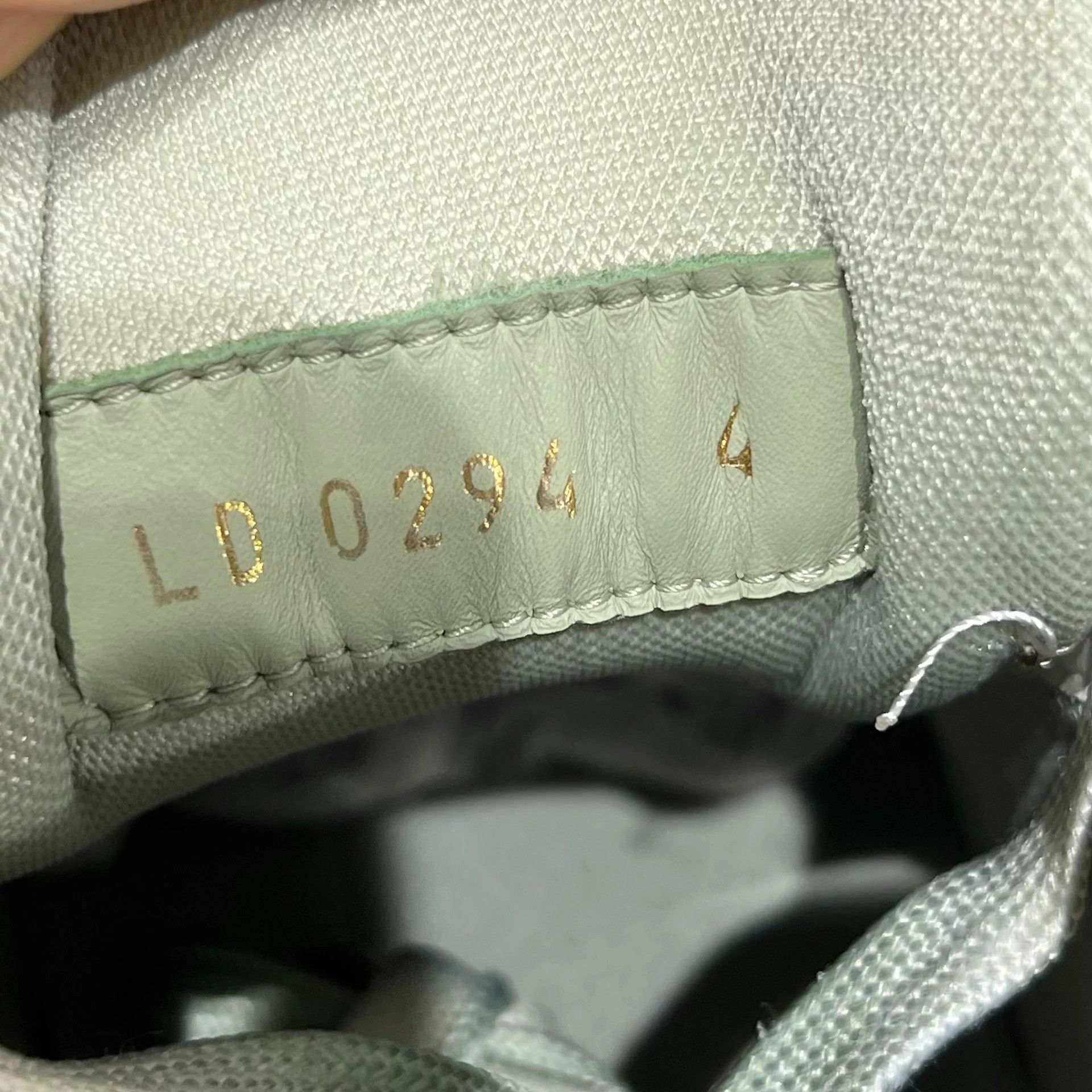Louis Vuitton LV Trainer white green UK4 38 Size US 8 / IT 38 - 8 Thumbnail