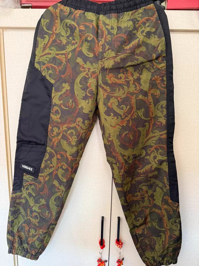 Versace Versace Men's classic printed trousers, sweatpants, slacks Size US 30 / EU 46 - 1 Thumbnail