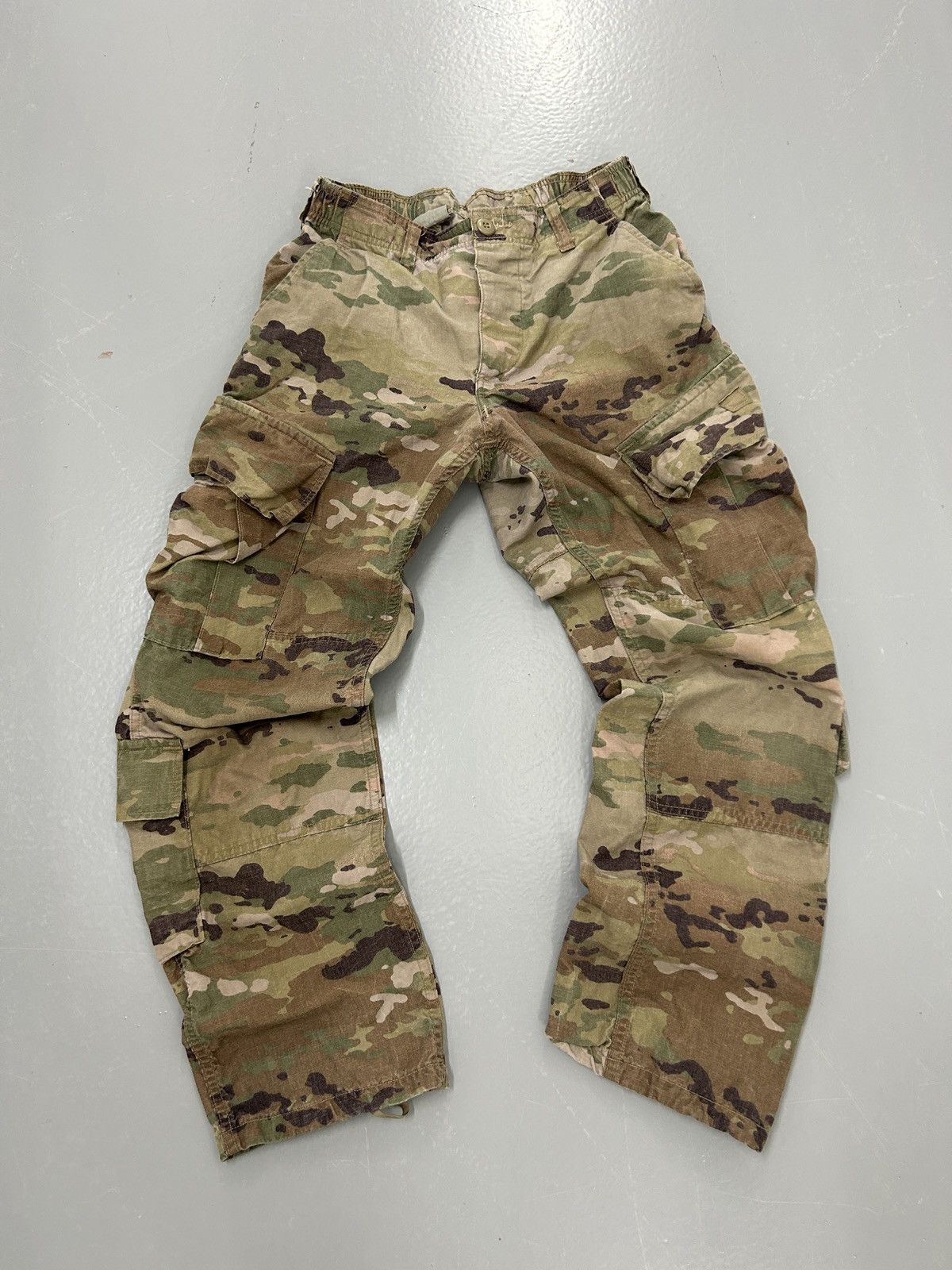 Vintage 90’s camouflage cargo pants 🩵