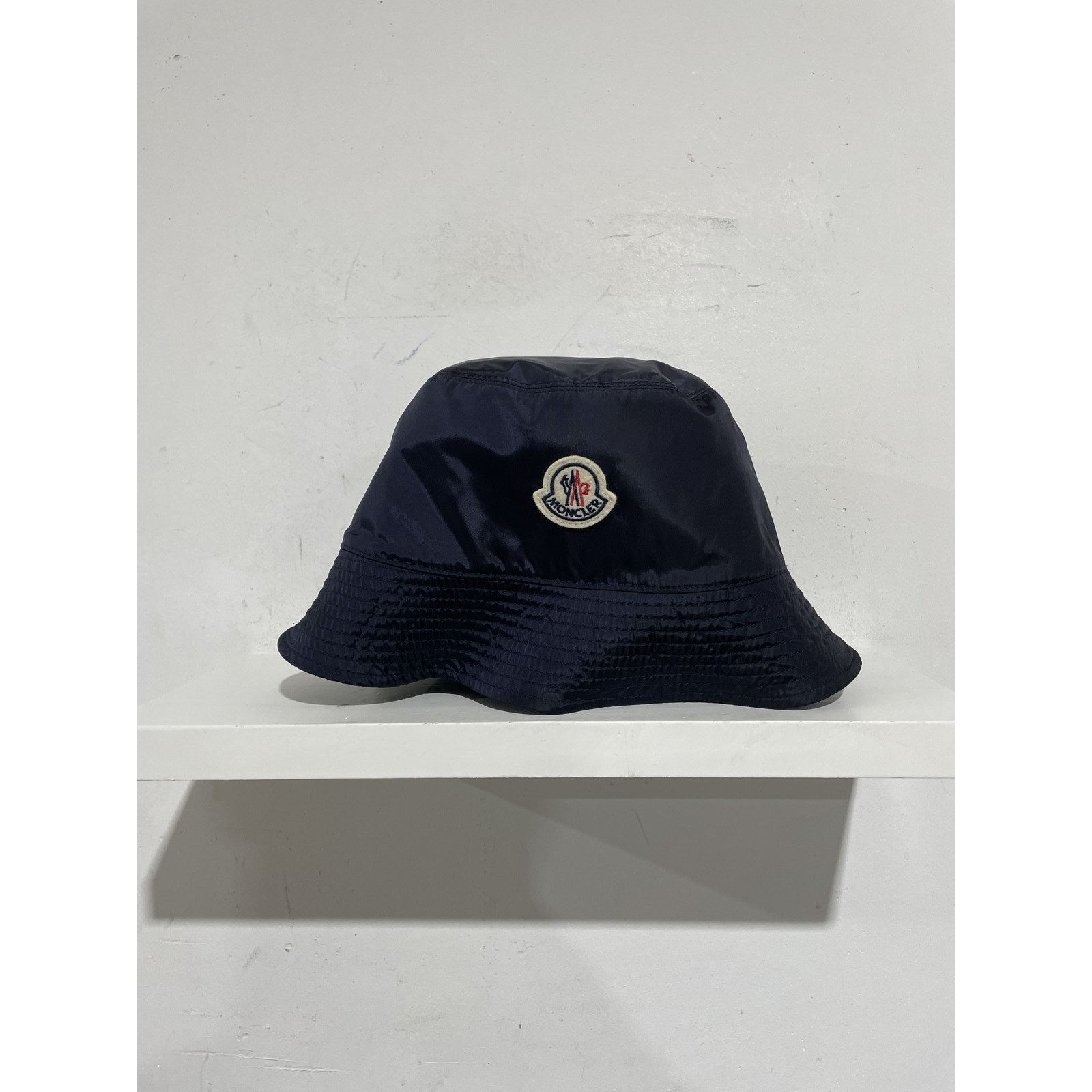 Moncler MONCLER LOGO PATCH NAVY BUCKET HAT PREOWNED Size ONE SIZE - 1 Thumbnail