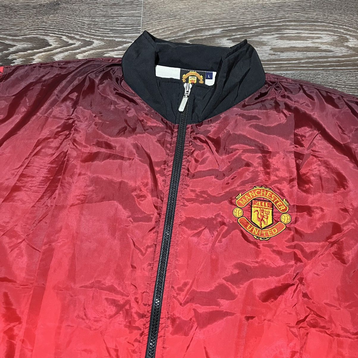 Vintage MANCHESTER UNITED FC Emblem Monogram Gradient Nylon Jacket Size US XL / EU 56 / 4 - 4 Thumbnail