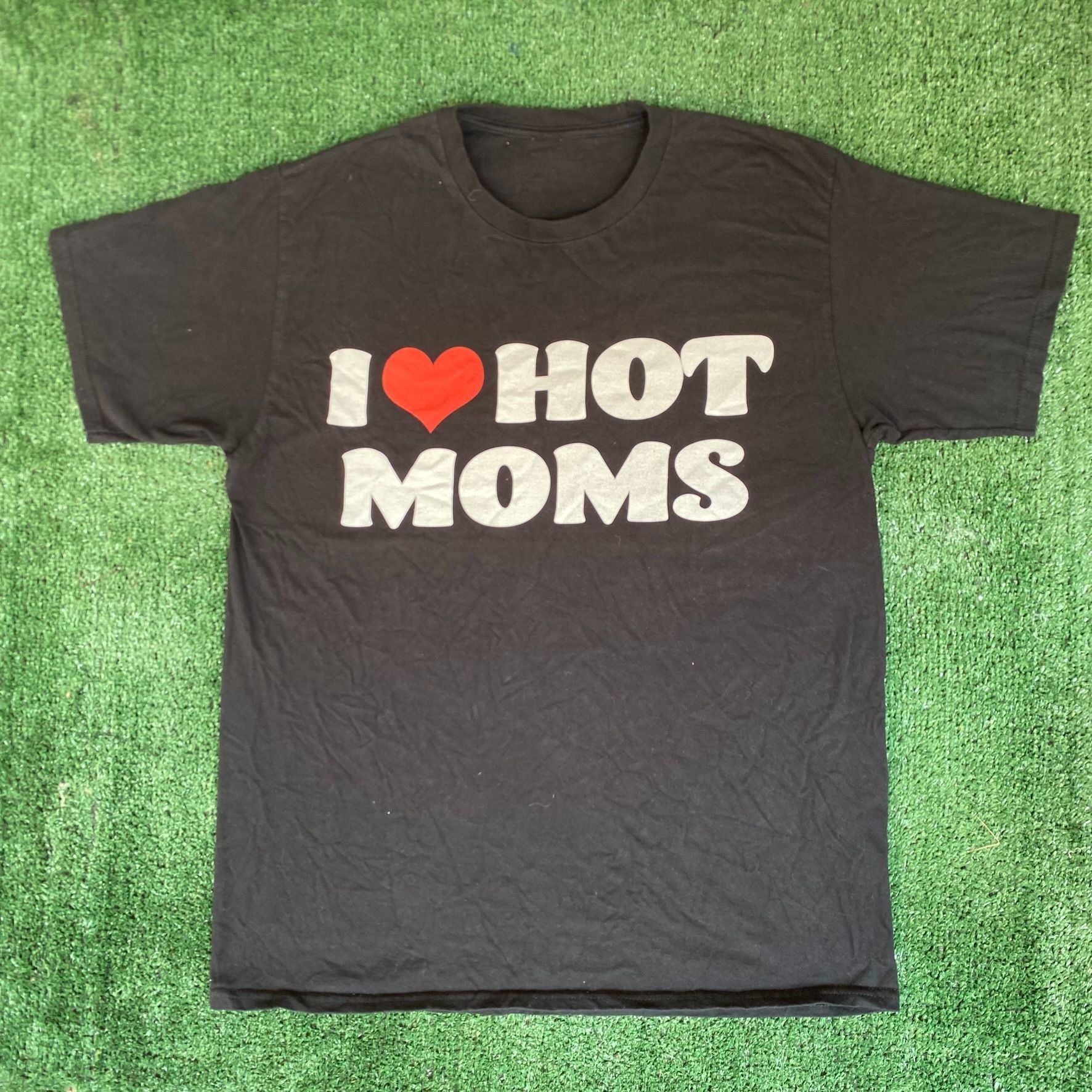 Vintage Vintage Y2K Hot Moms Shirt Funny Humor Ironic MILF Love Tee Size US L / EU 52-54 / 3 - 1 Thumbnail