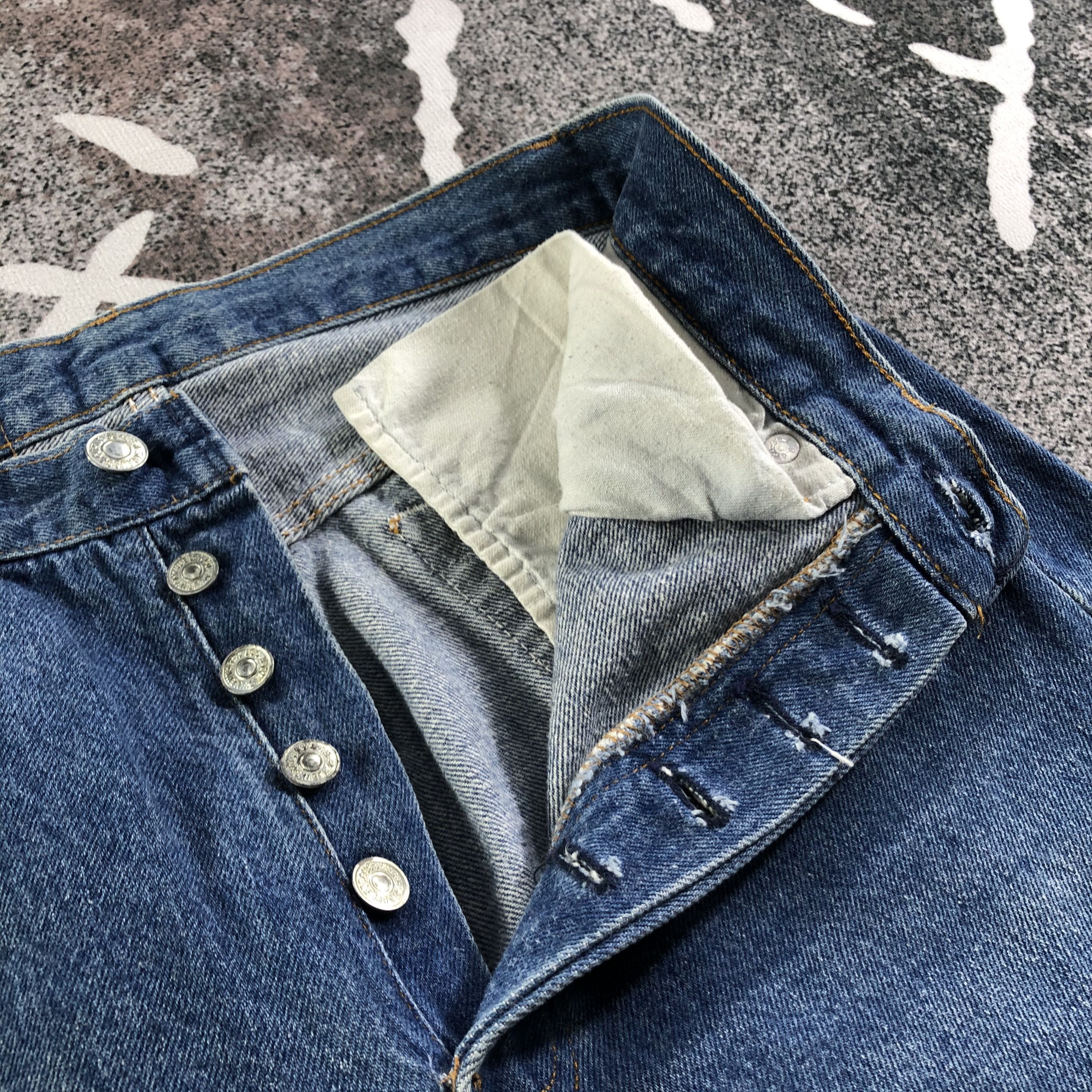 Levi's Vintage 80s Levis 501 Jeans Blue Wash Denim KJ2360 Size US 30 / EU 46 - 8 Thumbnail