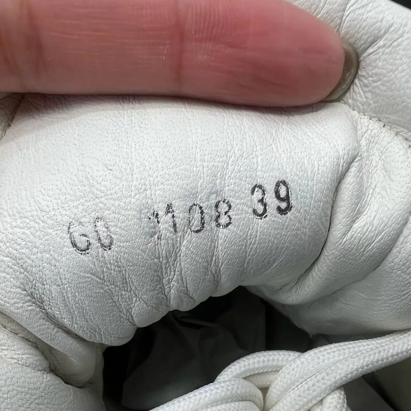 Louis Vuitton LV Archlight White Silver 39 Right Outer Scuff Good Size US 8.5 / IT 38.5 - 8 Thumbnail