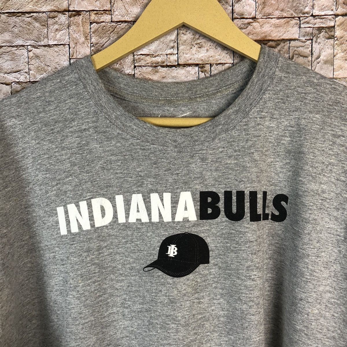 Nike × Vintage Nike Indiana Bulls Grey T-Shirt #A545 Size US L / EU 52-54 / 3 - 9 Thumbnail