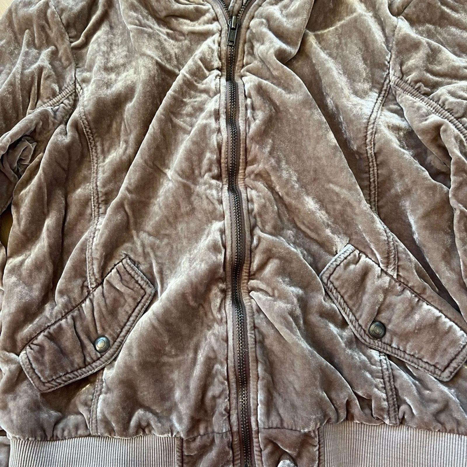 Free People Free People Crushed Velvet Jacket in Soft Taupe (Sz S) Size S / US 4 / IT 40 - 4 Thumbnail