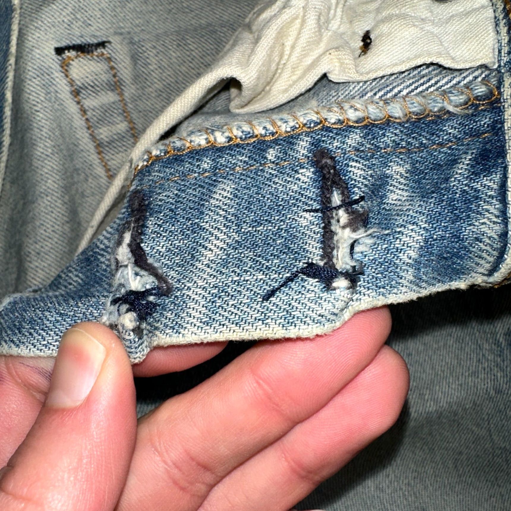 Levi's VINTAGE Levi's 501 XX Jeans Light Wash Distressed 27x28 USA 80s Mens Size US 27 - 6 Thumbnail