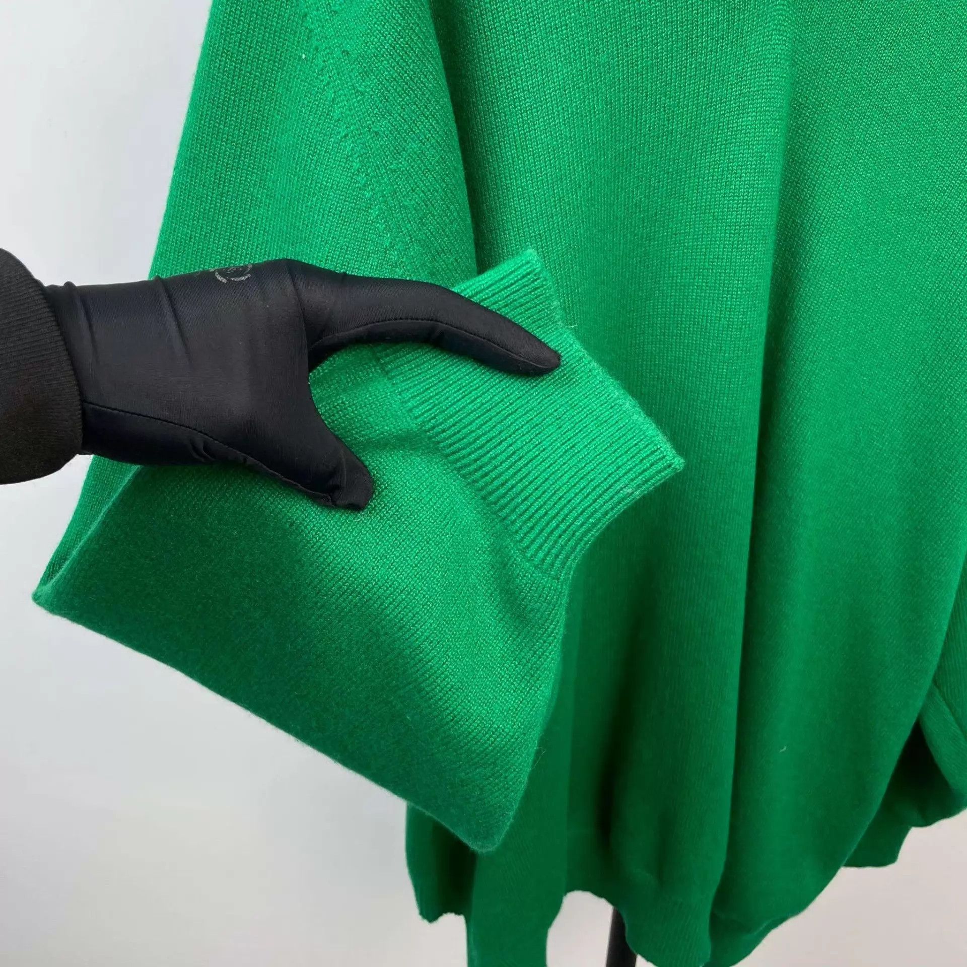 Balenciaga Balenciaga Women's Green Sweater Size 36 Size XS / US 0-2 / IT 36-38 - 9 Thumbnail