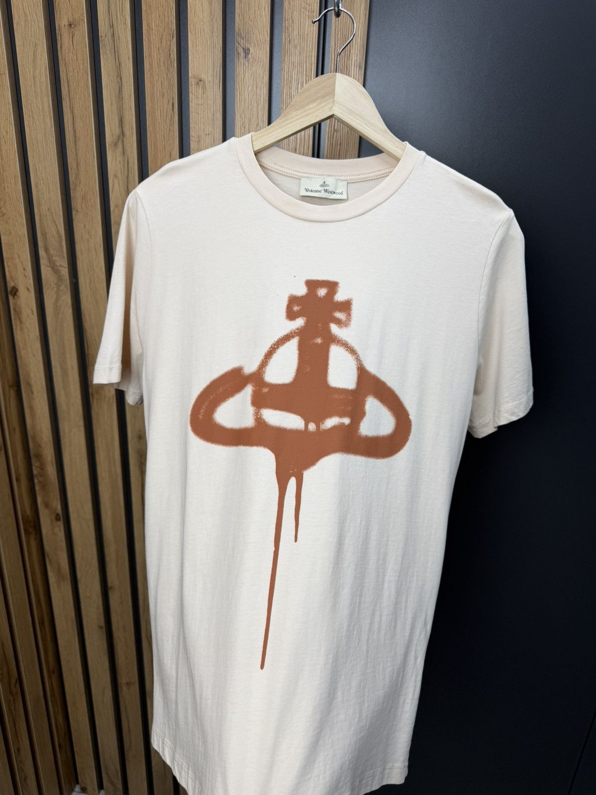 Vivienne Westwood Vivienne Westwood Orb Spray Logo T-Shirt Size M Size US M / EU 48-50 / 2 - 7 Thumbnail