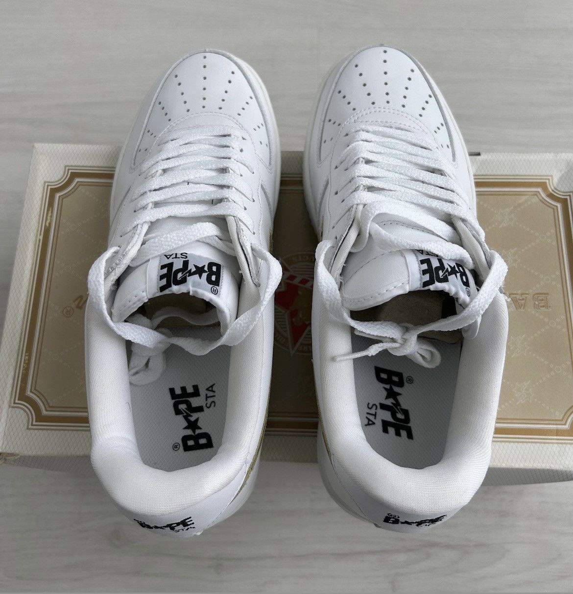 Bape × Kaws VERY RARE OG 2005 A BATHING APE X KAWS CLOUD BAPESTA Size US 10 / EU 43 - 6 Thumbnail