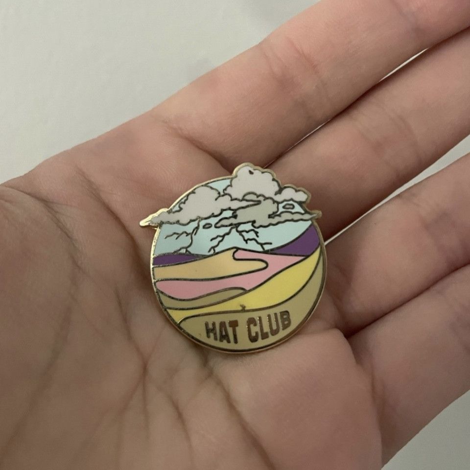 Hat Club Hat club sandstorm pin brand new Size ONE SIZE - 1 Thumbnail