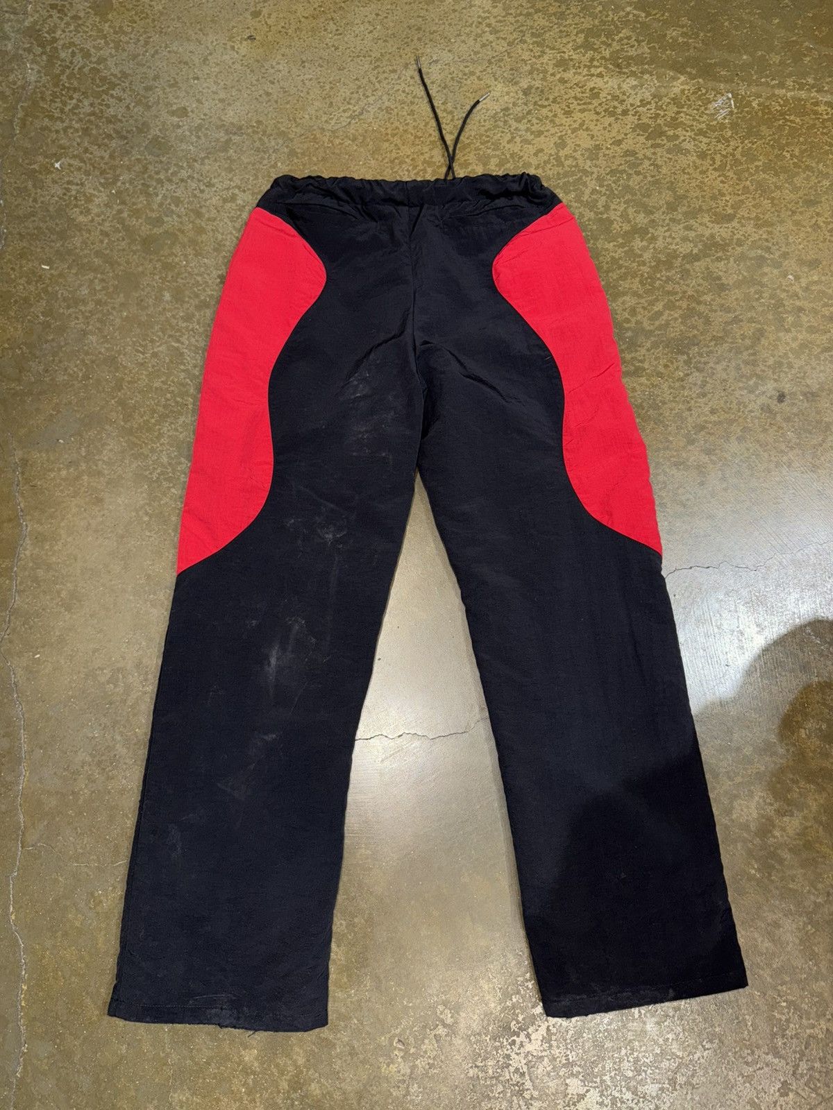 HELLSTAR Hellstar nylon track pants black/red | Grailed