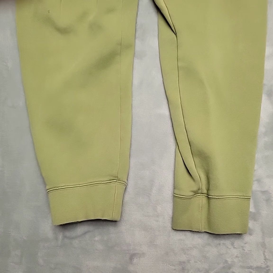 Nike Nike Jogger Pants Mens L Green Cotton Blend Sweats Club Fleece Sportswear Shirt/Bottom Mens Green Nike Jogger Pants L Regular Cotton Blend Fiction? Size US 33 - 2 Thumbnail