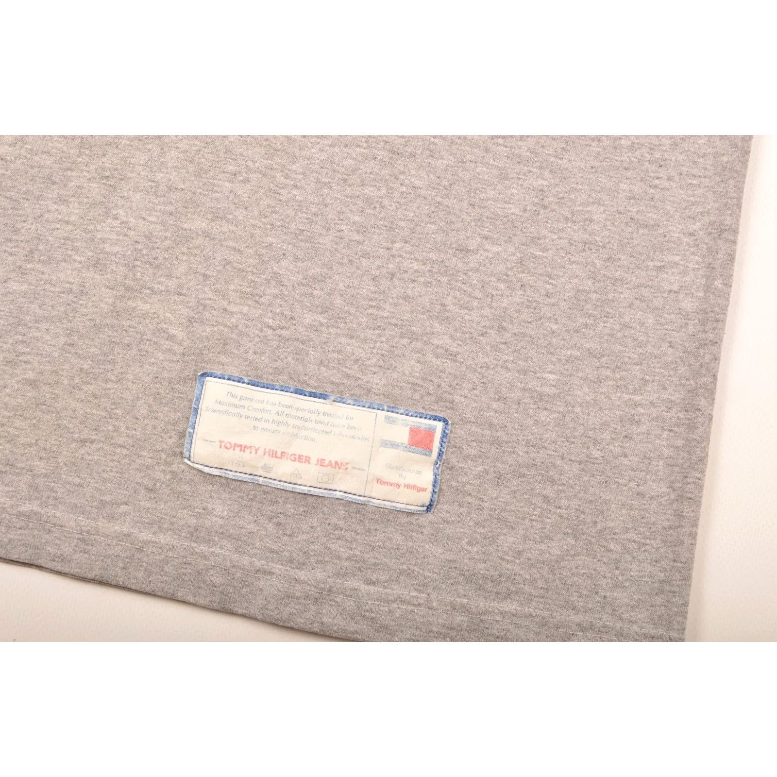 Tommy Hilfiger VINTAGE Tommy Hilfiger Jeans T-Shirt Gray USA 90% Cotton 10% Polyester Size L Mens Shirt Tee Size US L / EU 52-54 / 3 - 3 Thumbnail