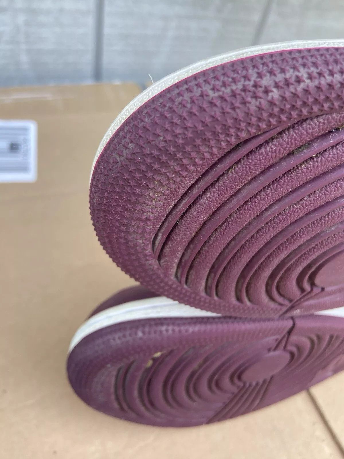 Nike Size 9 - Jordan 1 Retro High OG Bordeaux (555088-611) Size US 9 / EU 42 - 11 Thumbnail