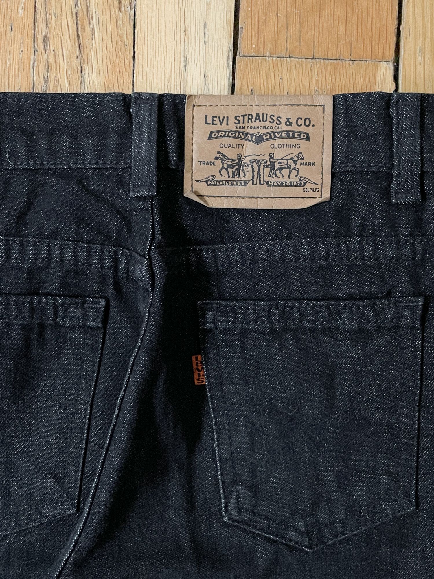 Levi's × Vintage 90s Levi's Orange Tab Faded Pleated Black Denim Jeans Size 25" / US 0 / IT 36 - 3 Thumbnail
